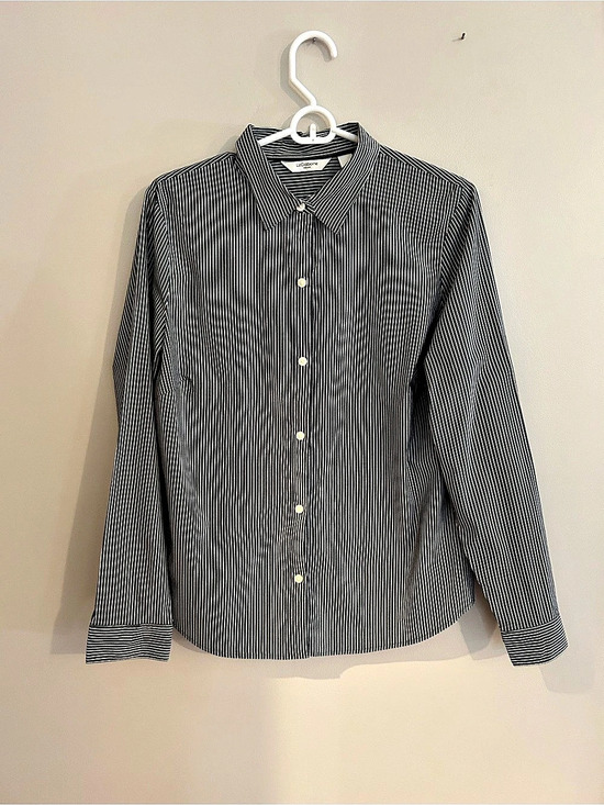 Liz Claiborne Tops - Liz Claiborne Striped Button Down Shirt in Black & White Size 12